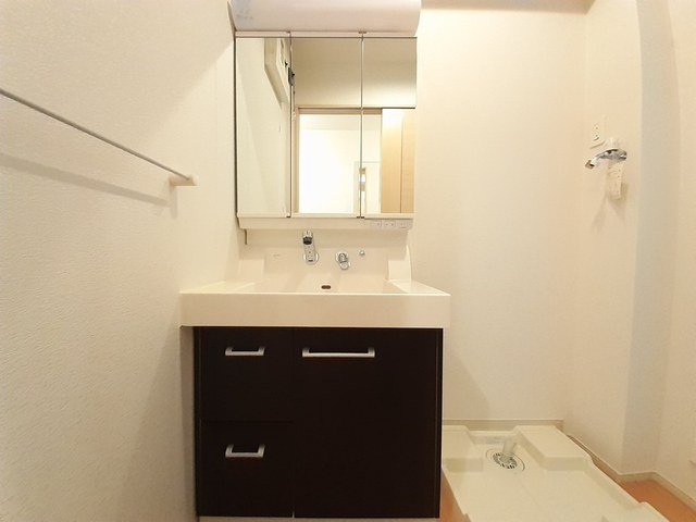 洗面設備　コンパクトで使いやすい洗面所