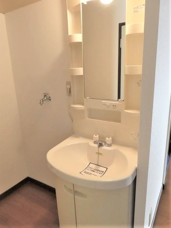 洗面設備　コンパクトで使いやすい洗面所