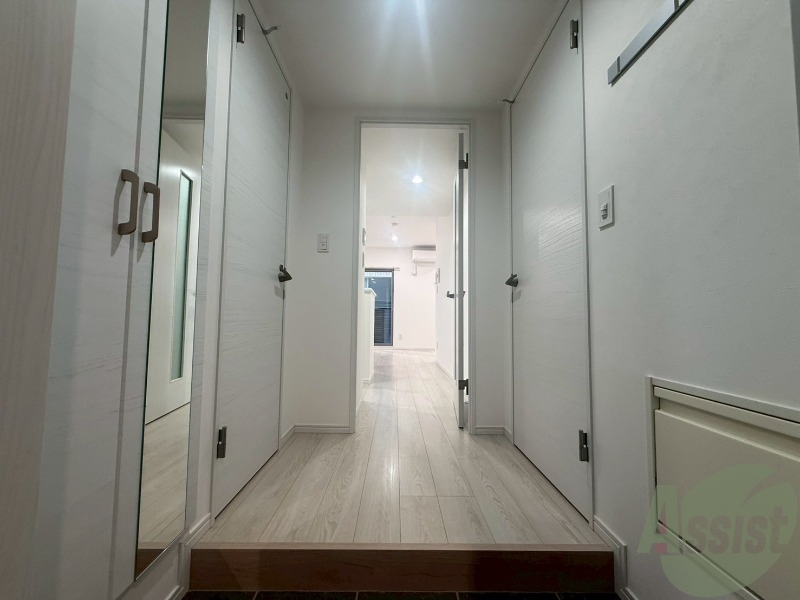 玄関　玄関から撮影しました。お部屋の明るさが伝わりますか。