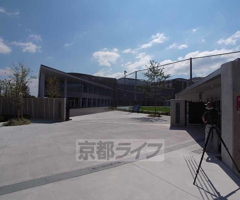 中学校　立命館中学校・高等学校（中学校）まで450m