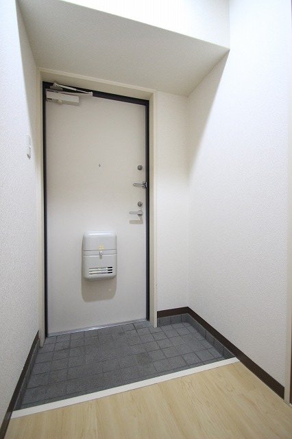 玄関　同物件別号室のものです。