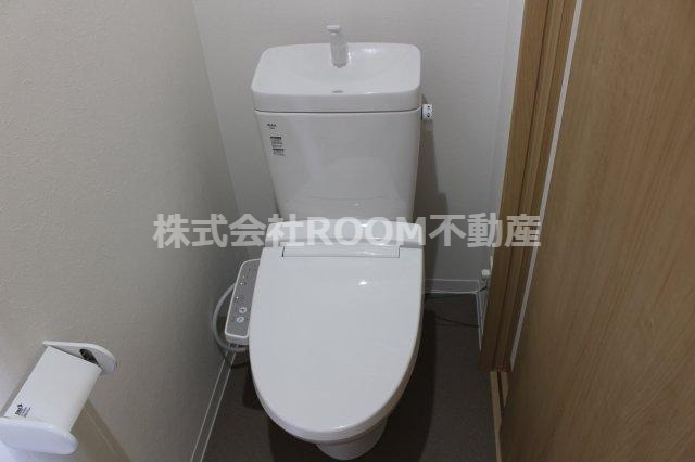 トイレ　落ち着いた色調のトイレです