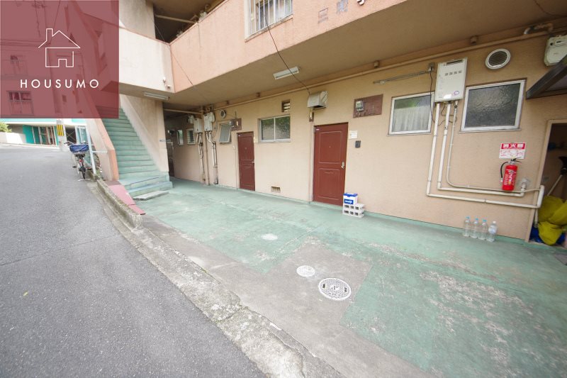 エントランス　落ち着いたエントランスです