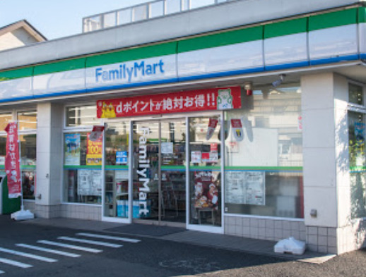 コンビニ　ファミリーマート 杉並宮前三丁目店（コンビニ）まで261m