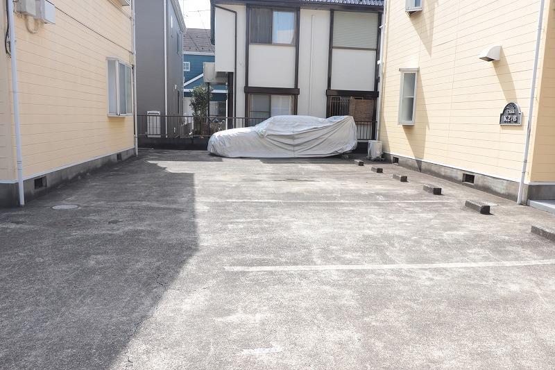 建物外観　駐車場