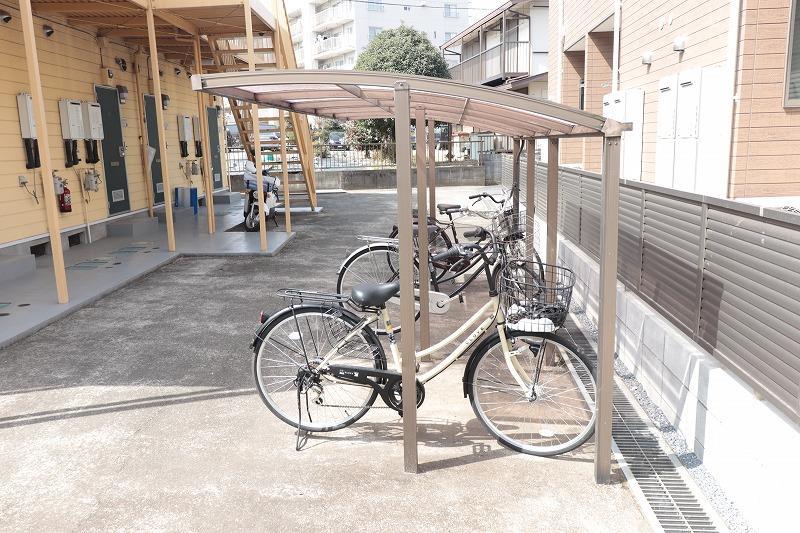建物外観　駐輪場