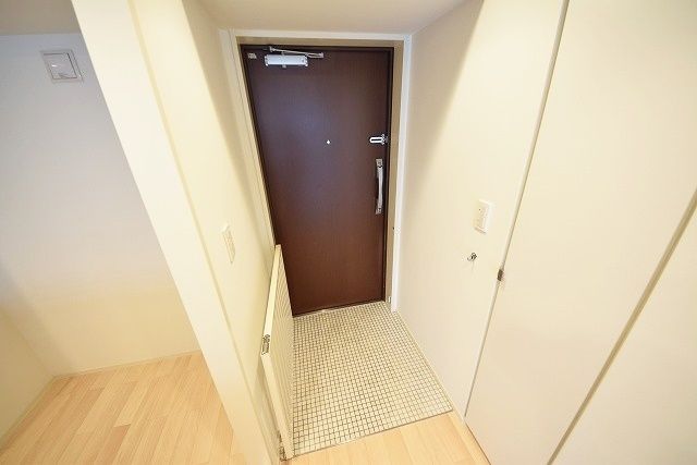 玄関　お問合せは(株)タウンハウジングレジデンス事業部【03-…