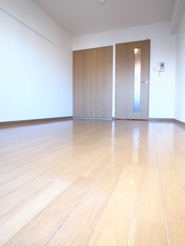 居室・リビング　やっぱり現代人はフローリングですよね！