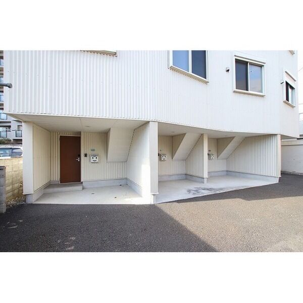 建物外観　★ペット飼育可・上杉イオン圏内・メゾネット１LDK・屋根有り