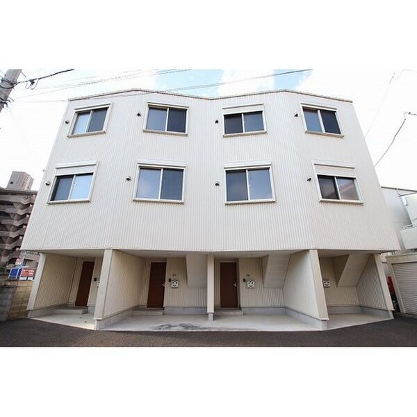 建物外観　★ペット飼育可・上杉イオン圏内・メゾネット１LDK・屋根有り
