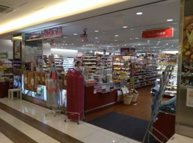スーパー　成城石井シァルプラット東神奈川店（スーパー）まで379m