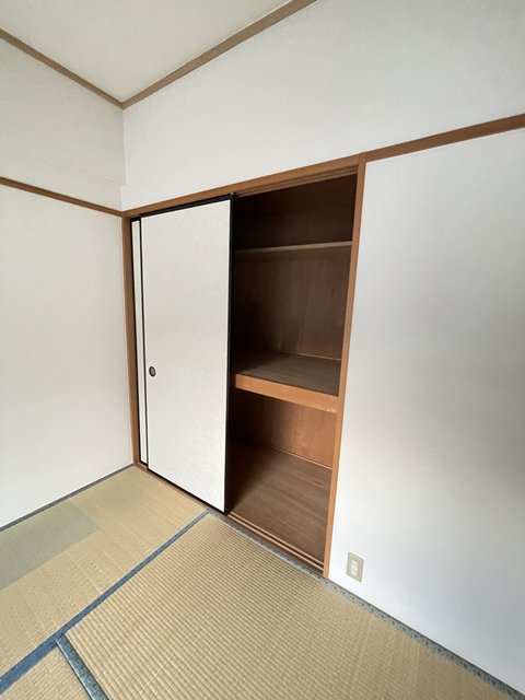 収納　押入
