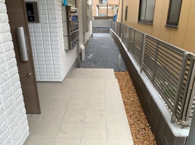 エントランス　庭