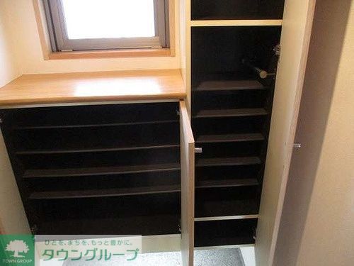 玄関　下足入