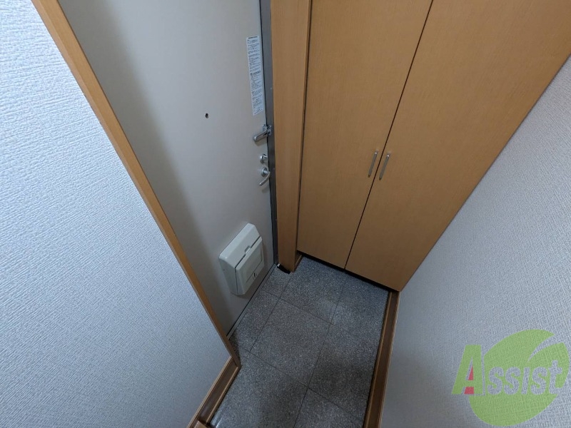 玄関　玄関収納も大きくたくさん収納できそうです。