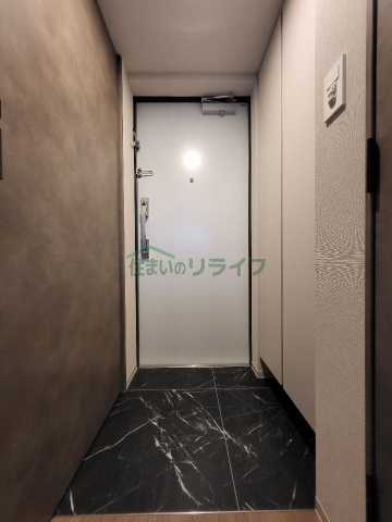 玄関　別部屋参考写真となります。