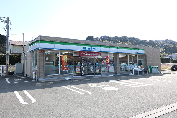 コンビニ　ファミリーマート 牧之原坂部店（コンビニ）まで611m