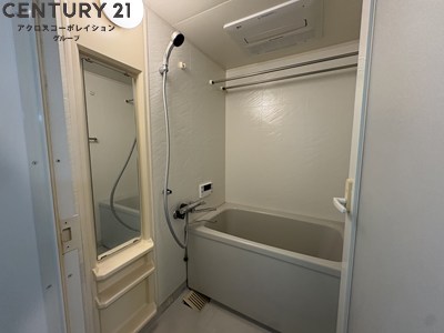 バス・シャワールーム　浴室乾燥機付きで便利です！
