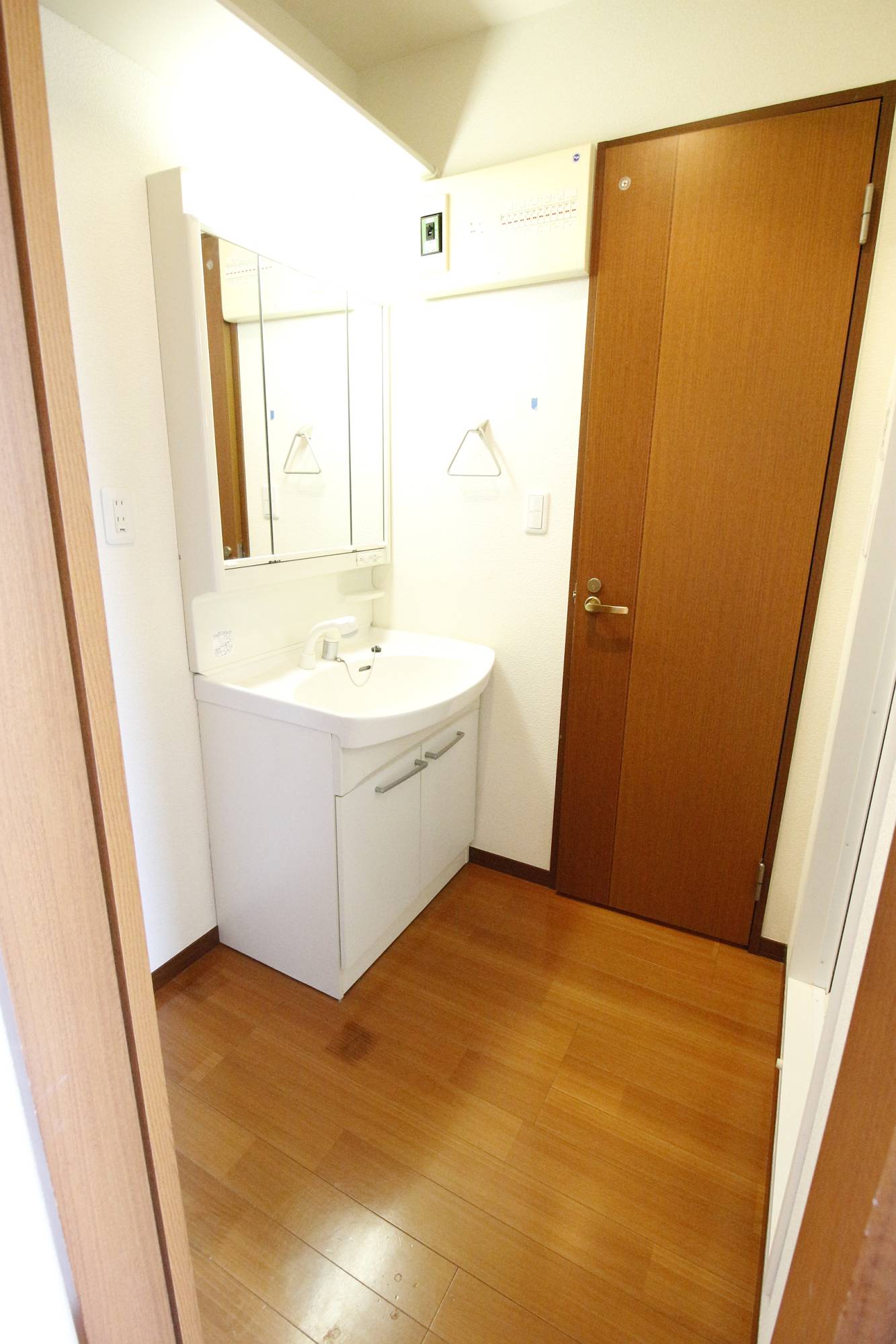 洗面設備　別の部屋の写真です