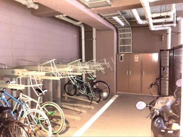 その他共有部分　自転車置き場は屋根付きです☆