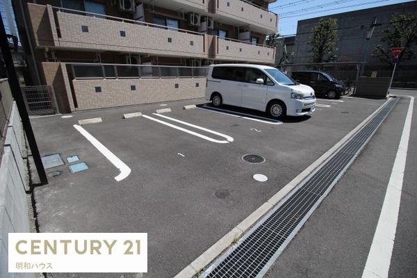 駐車場　敷地内駐車場は現在満車です