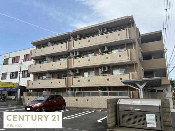 建物外観　鉄筋コンクリート造4階建の3階です！