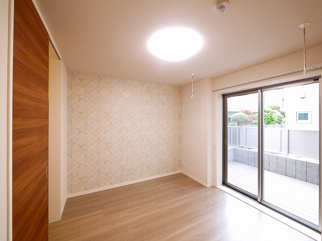 その他部屋・スペース　落ち着いて過ごせるお部屋なので、寝室にいかがでしょうか
