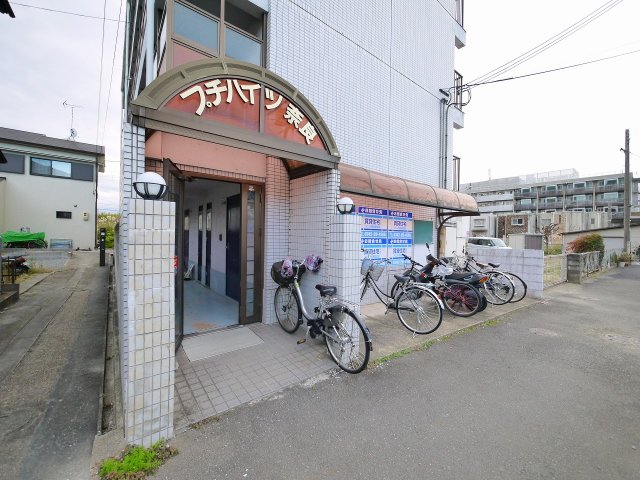 その他共有部分　ゆったりとした駐輪スペース。