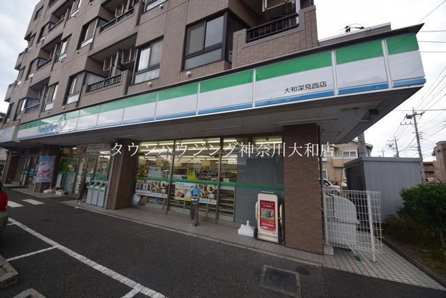 コンビニ　ファミリーマート大和深見西店（コンビニ）まで520m