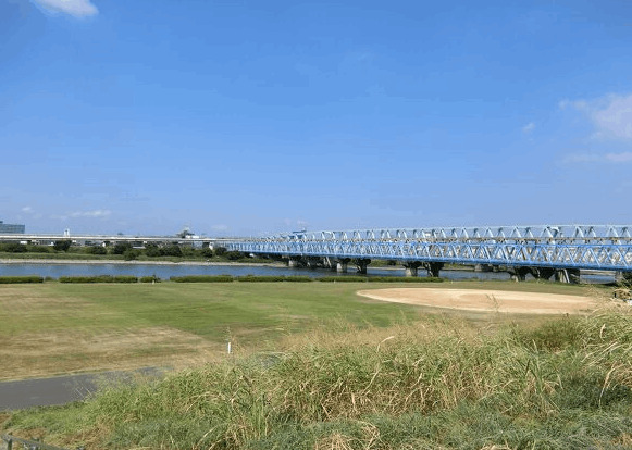 公園　荒川千住新橋緑地（公園）まで550m