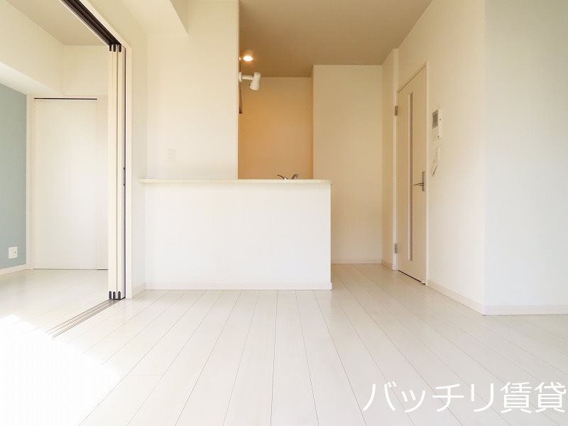 居室・リビング　別室の写真のため、現状優先となります。