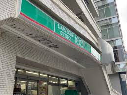 コンビニ　ローソンストア100伊勢佐木長者町店（コンビニ）まで89m