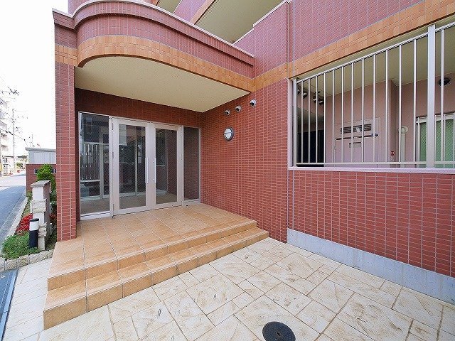 エントランス　清潔なエントランスです
