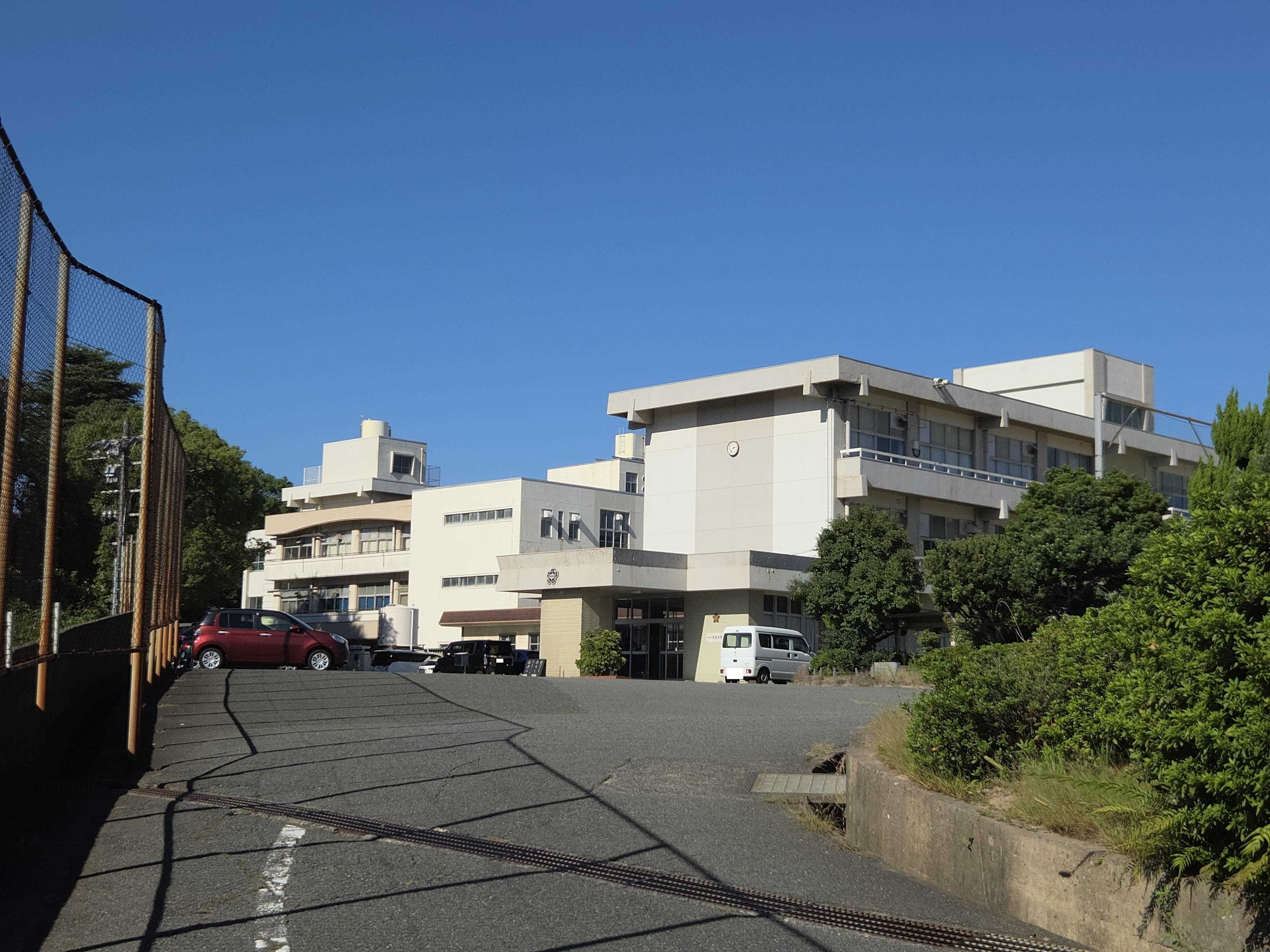 中学校　下関市立彦島中学校（中学校）まで900m
