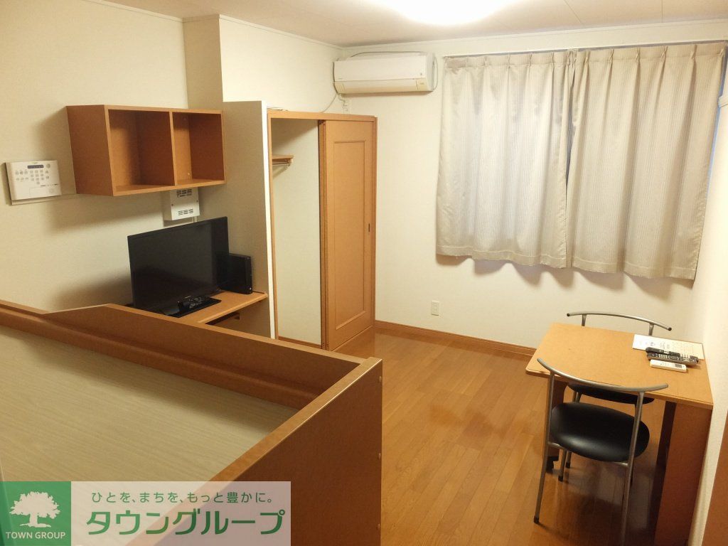 居室・リビング　家具家電設置済みのお部屋です。