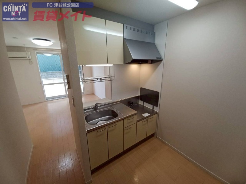 キッチン　別部屋参考写真です