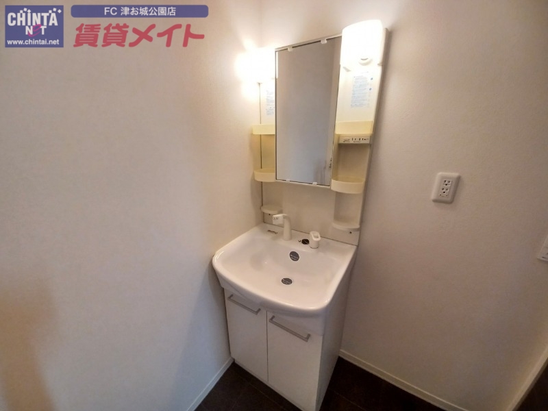 洗面設備　別部屋参考写真です