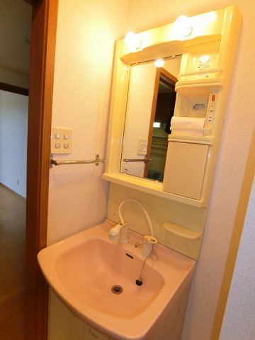 洗面設備　コンパクトで使いやすい洗面所