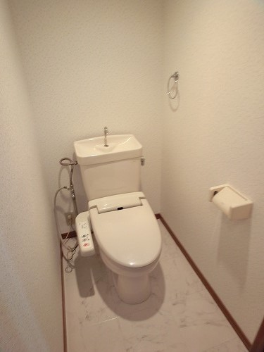 トイレ　※別部屋同タイプ。