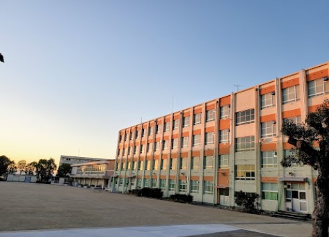 小学校　鳴子小学校（小学校）まで752m