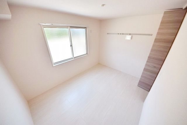 その他部屋・スペース　収納付き明るい洋室