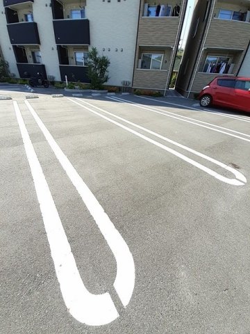 駐車場　駐車場に車を止められます
