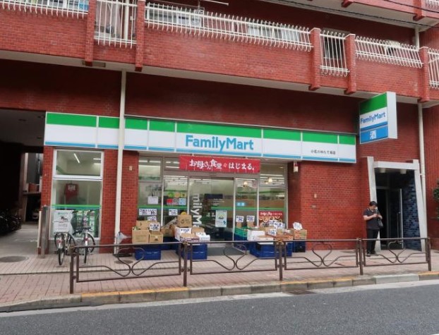コンビニ　ファミリーマート小石川ゆたて坂店（コンビニ）まで107m