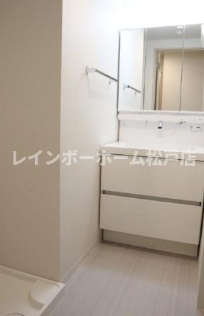 洗面設備　コンパクトで使いやすい洗面所