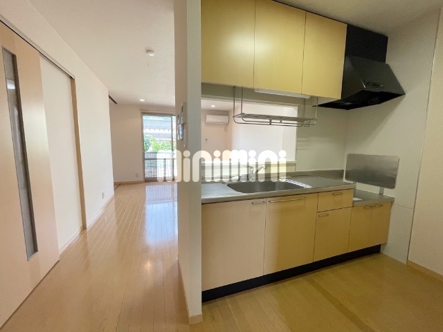 キッチン　同型タイプのお部屋です。