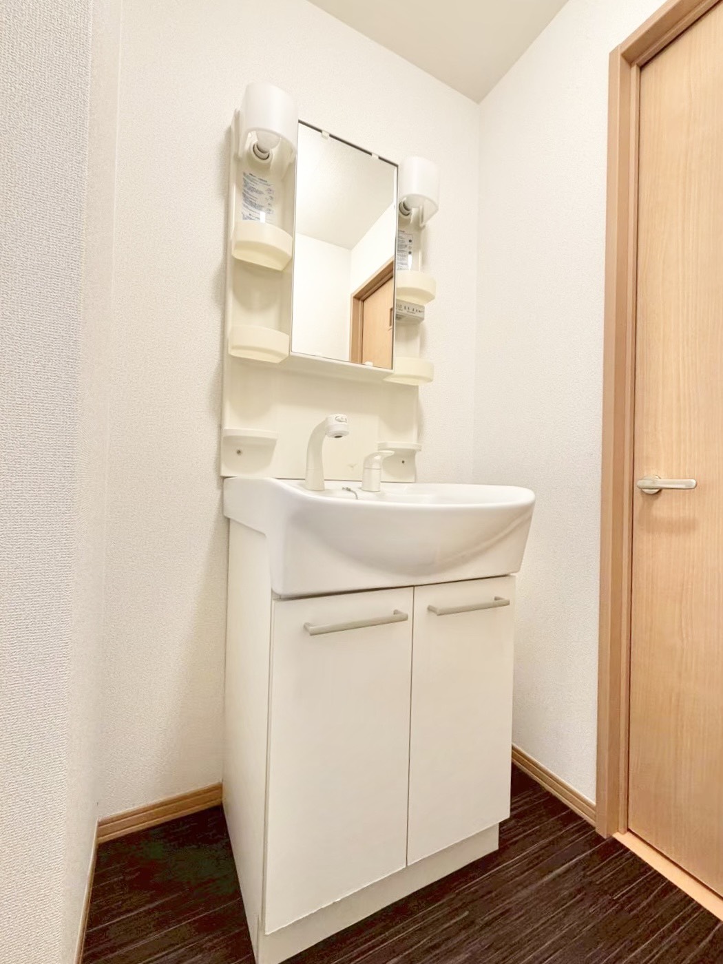 洗面設備　別部屋写真流用