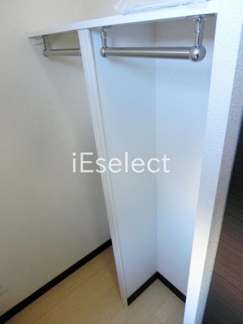 収納　たっぷり収納できるウォークインクローゼット。