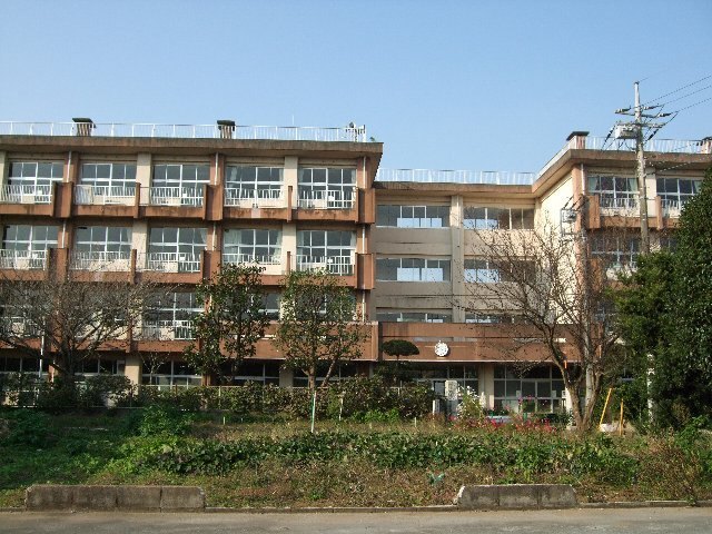 小学校　千葉市立誉田東小学校（小学校）まで713m