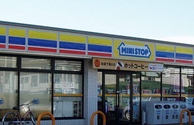 コンビニ　ミニストップ三島梅名店（コンビニ）まで550m
