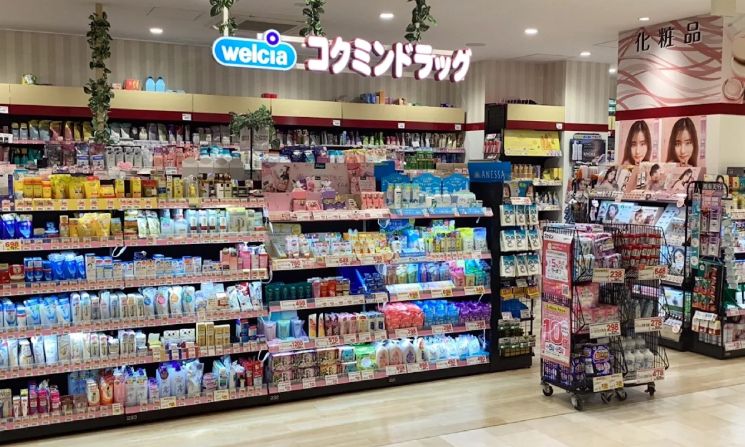 ドラックストア　コクミンドラッグビーンズ亀有店（ドラッグストア）まで328m